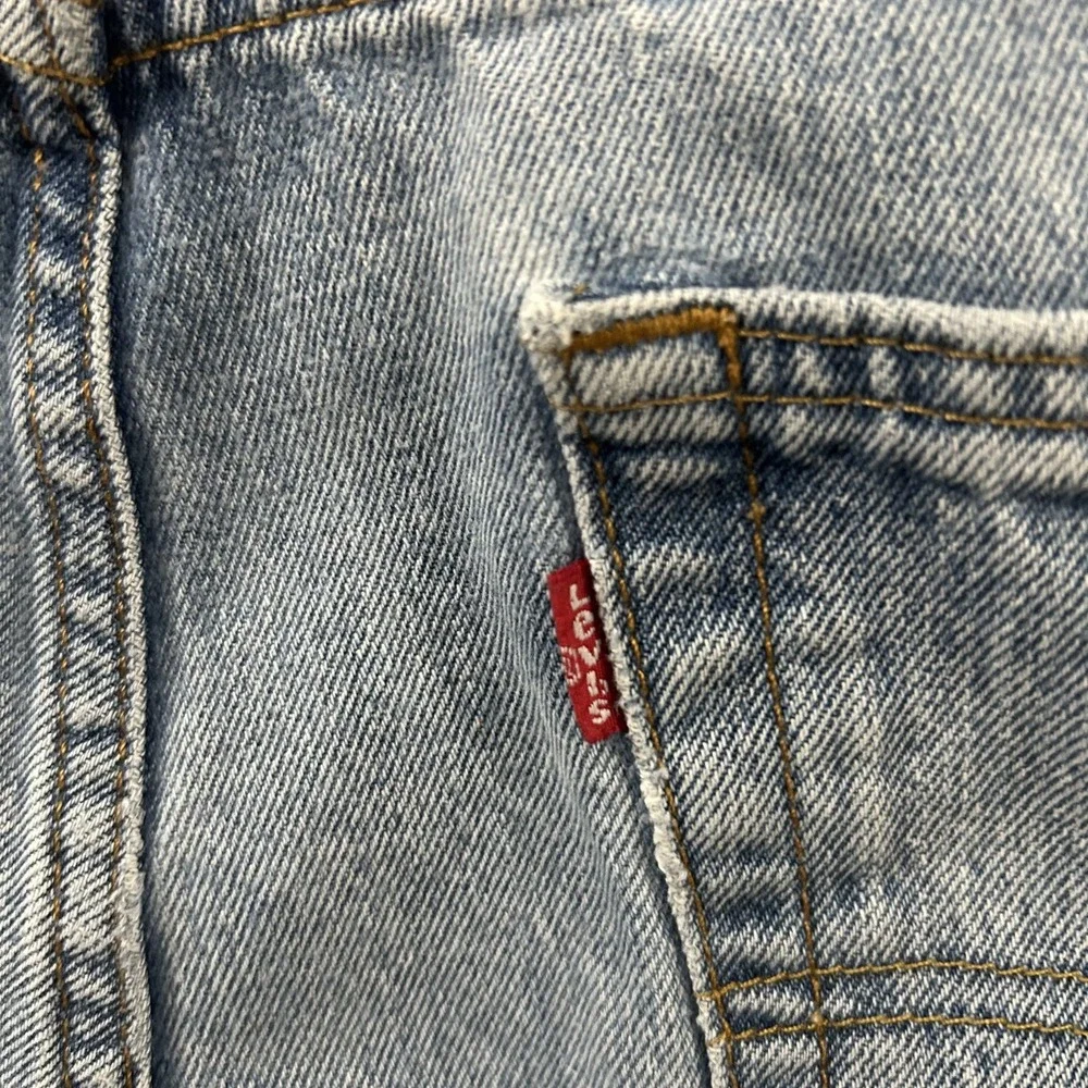 Levis Jeans Mens 36x30 Blue Denim 550 Relaxed Fit Tapered Leg Cotton Light Wash